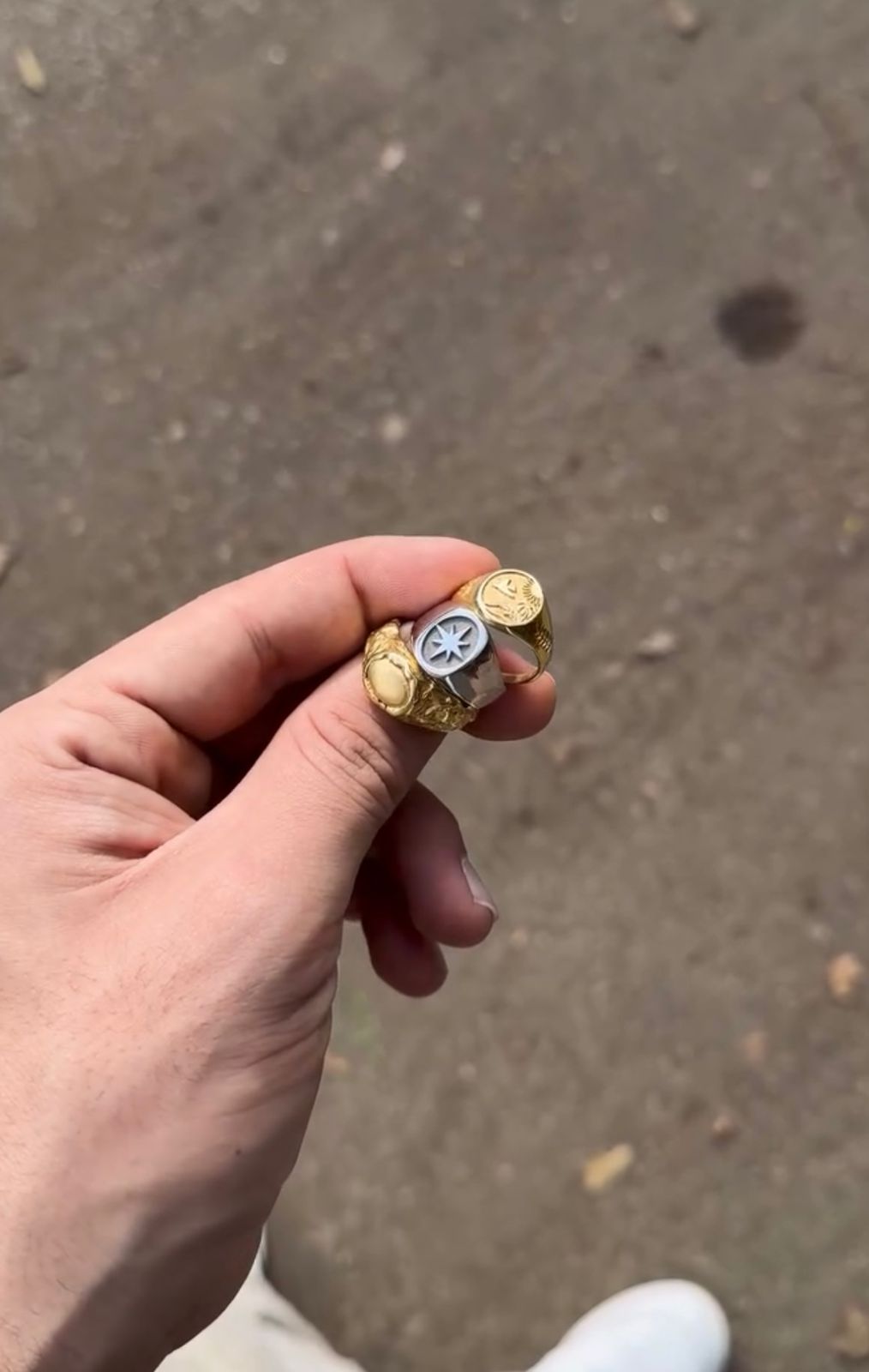 Self-Stone Ring