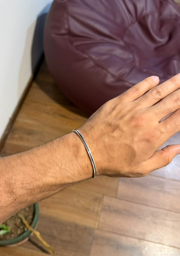 Linea Cuff